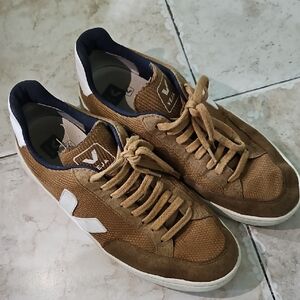 Veja Men's Brown and White Sneakers